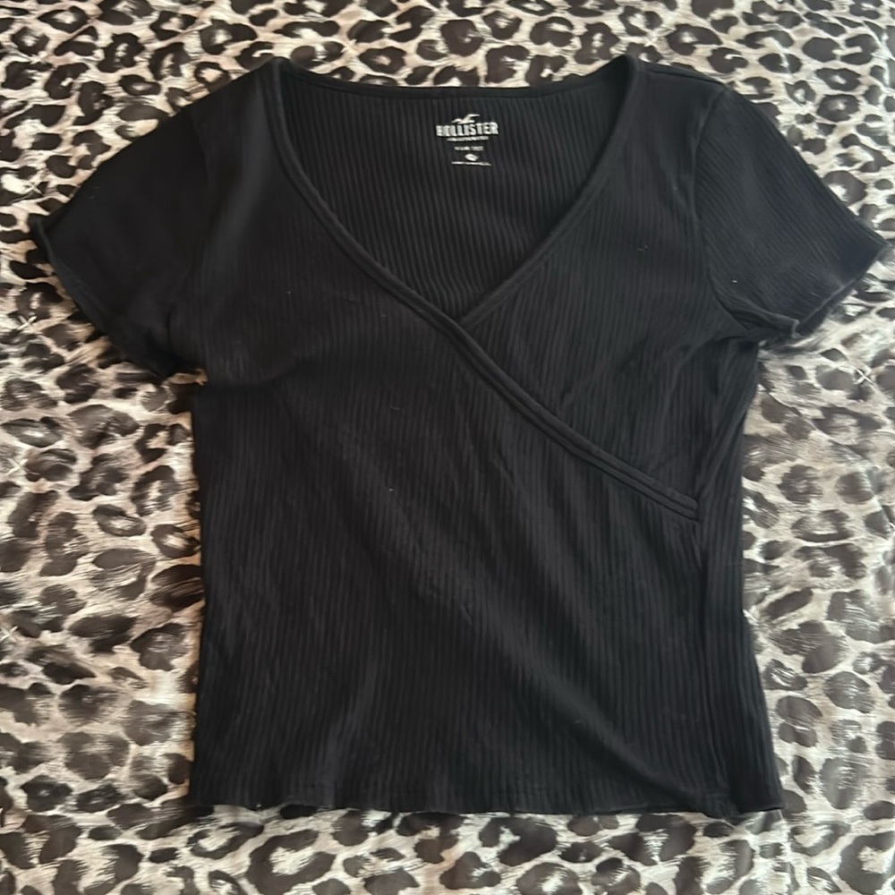Hollister Black Wrap Fitted Short Sleeve Tee